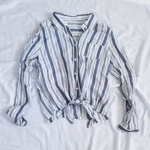 Lightweight Colared Cropped Button Up